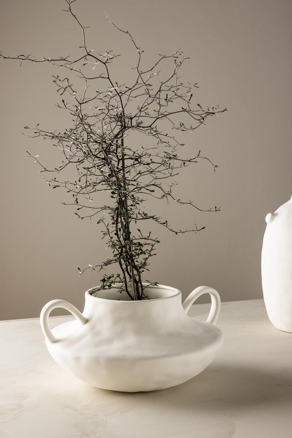 Holda Vase in Cremefarben präsentiert im Onlineshop von KAQTU Design AG. Vase ist von Venture Home