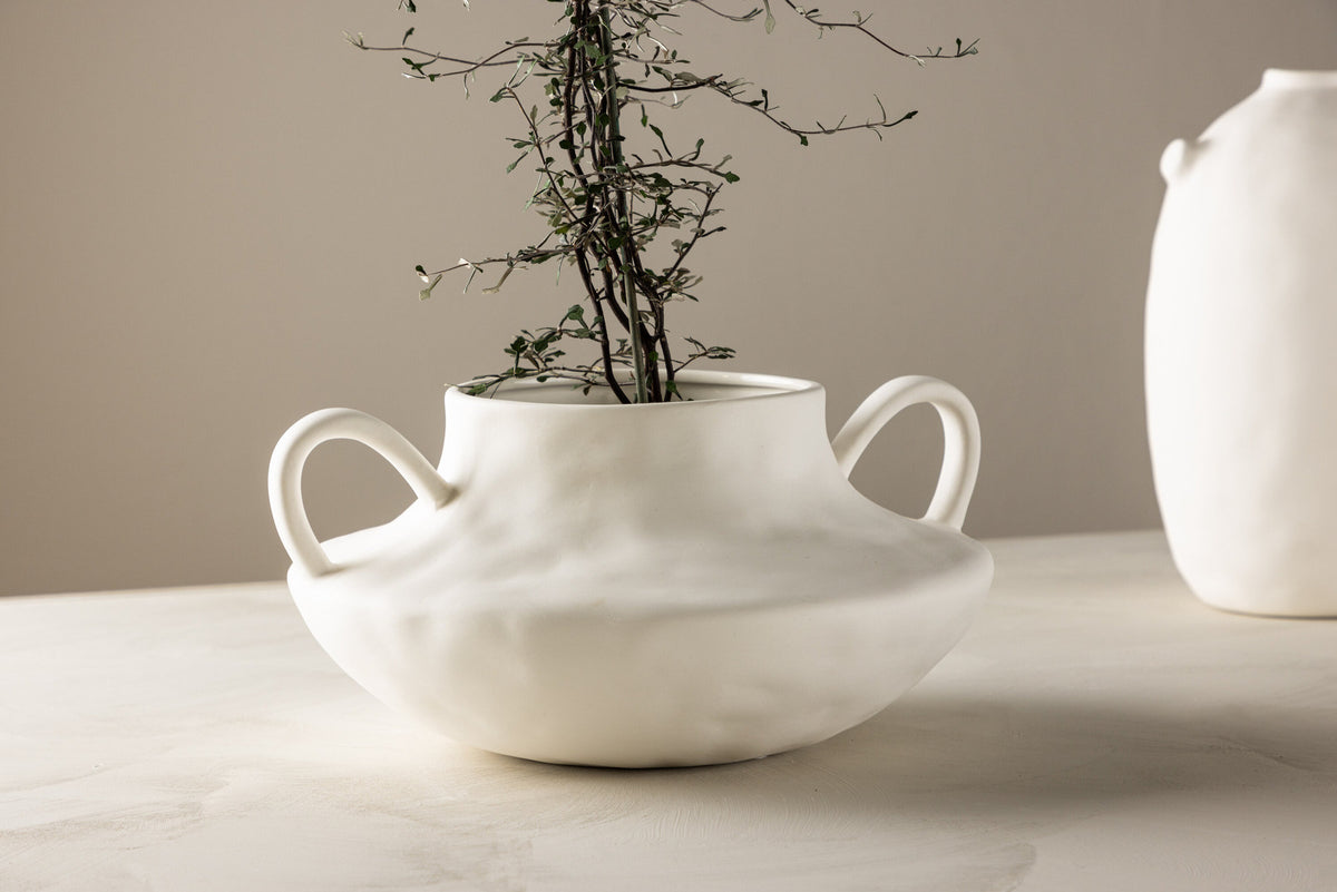 Holda Vase in Cremefarben präsentiert im Onlineshop von KAQTU Design AG. Vase ist von Venture Home