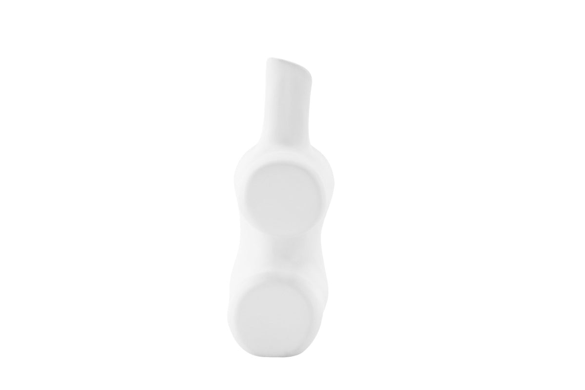 Weisse Vase Dity aus Steinzeug mit schmaler Öffnung, schlanker Form und glatter Oberfläche, freigestellt fotografiert.