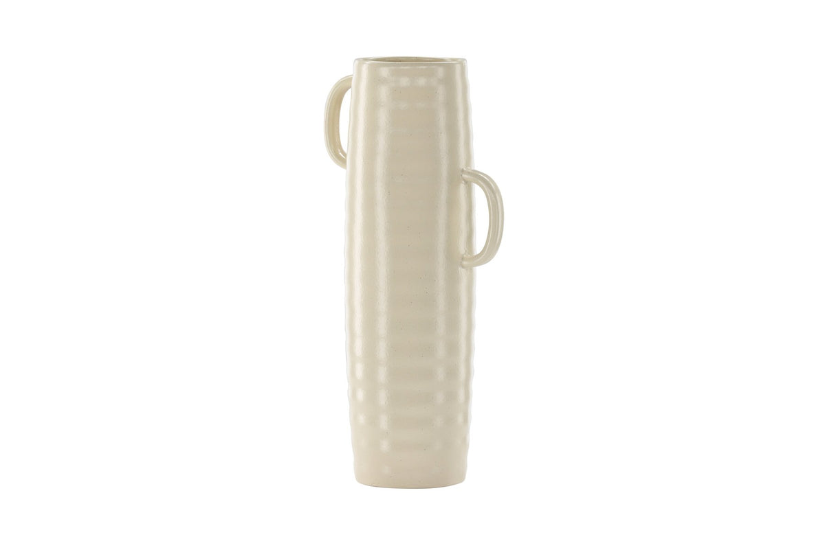 Beige Cent Vase von Venture Home aus Steinzeug mit wellenförmiger Struktur und zwei asymmetrisch angebrachten Griffen an den Seiten.