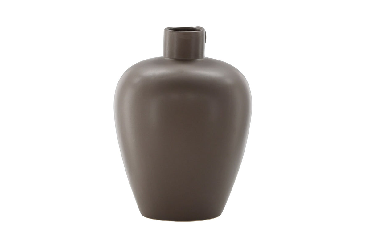 Beige Cent Vase von Venture Home aus Steinzeug mit wellenförmiger Struktur und zwei asymmetrisch angebrachten Griffen an den Seiten.