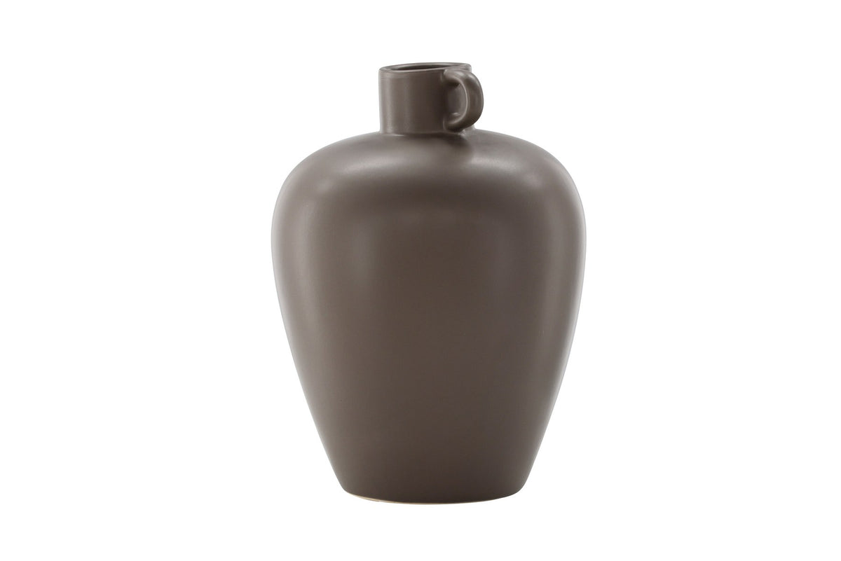 Beige Cent Vase von Venture Home aus Steinzeug mit wellenförmiger Struktur und zwei asymmetrisch angebrachten Griffen an den Seiten.