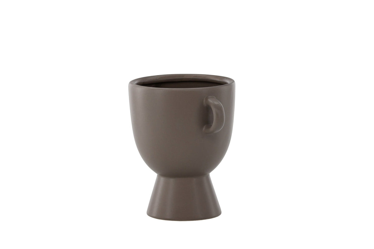 Beige Cent Vase von Venture Home aus Steinzeug mit wellenförmiger Struktur und zwei asymmetrisch angebrachten Griffen an den Seiten.