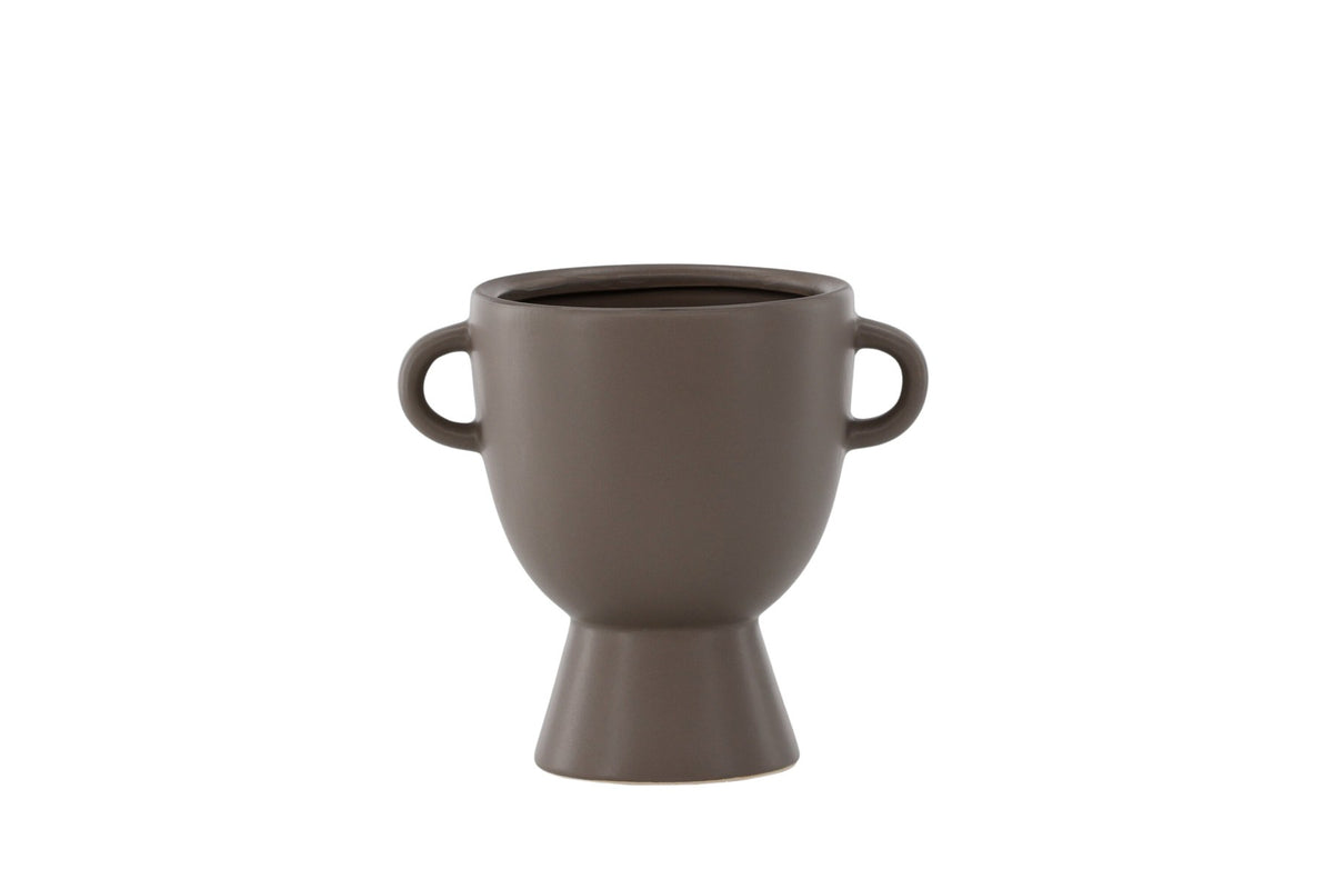 Beige Cent Vase von Venture Home aus Steinzeug mit wellenförmiger Struktur und zwei asymmetrisch angebrachten Griffen an den Seiten.
