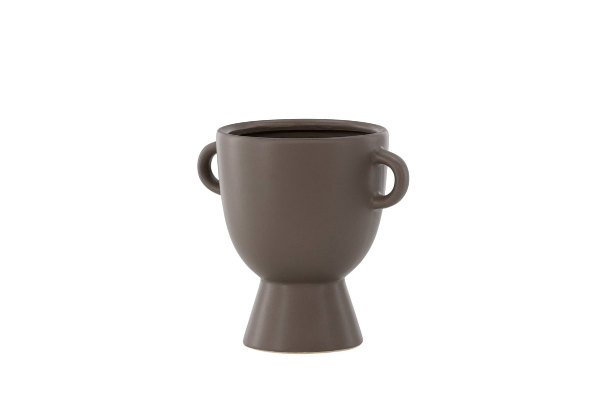 Beige Cent Vase von Venture Home aus Steinzeug mit wellenförmiger Struktur und zwei asymmetrisch angebrachten Griffen an den Seiten.