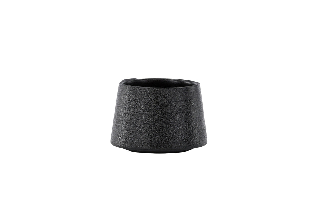Wabi Sabi Kaffeetasse in Schwarz präsentiert im Onlineshop von KAQTU Design AG. Kaffeetassen ist von Venture Home