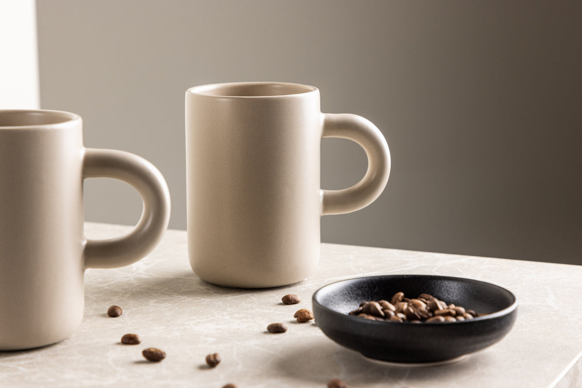 Active Kaffeetasse in Beige präsentiert im Onlineshop von KAQTU Design AG. Kaffeetassen ist von Venture Home
