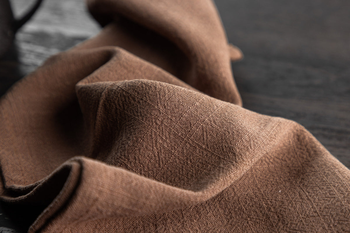 Bloria Serviette in Dunkelbraun präsentiert im Onlineshop von KAQTU Design AG. Servietten ist von Venture Home
