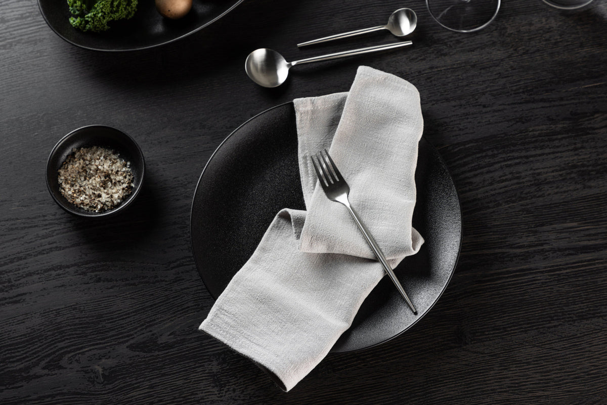 Bloria Serviette in Hellgrau präsentiert im Onlineshop von KAQTU Design AG. Servietten ist von Venture Home