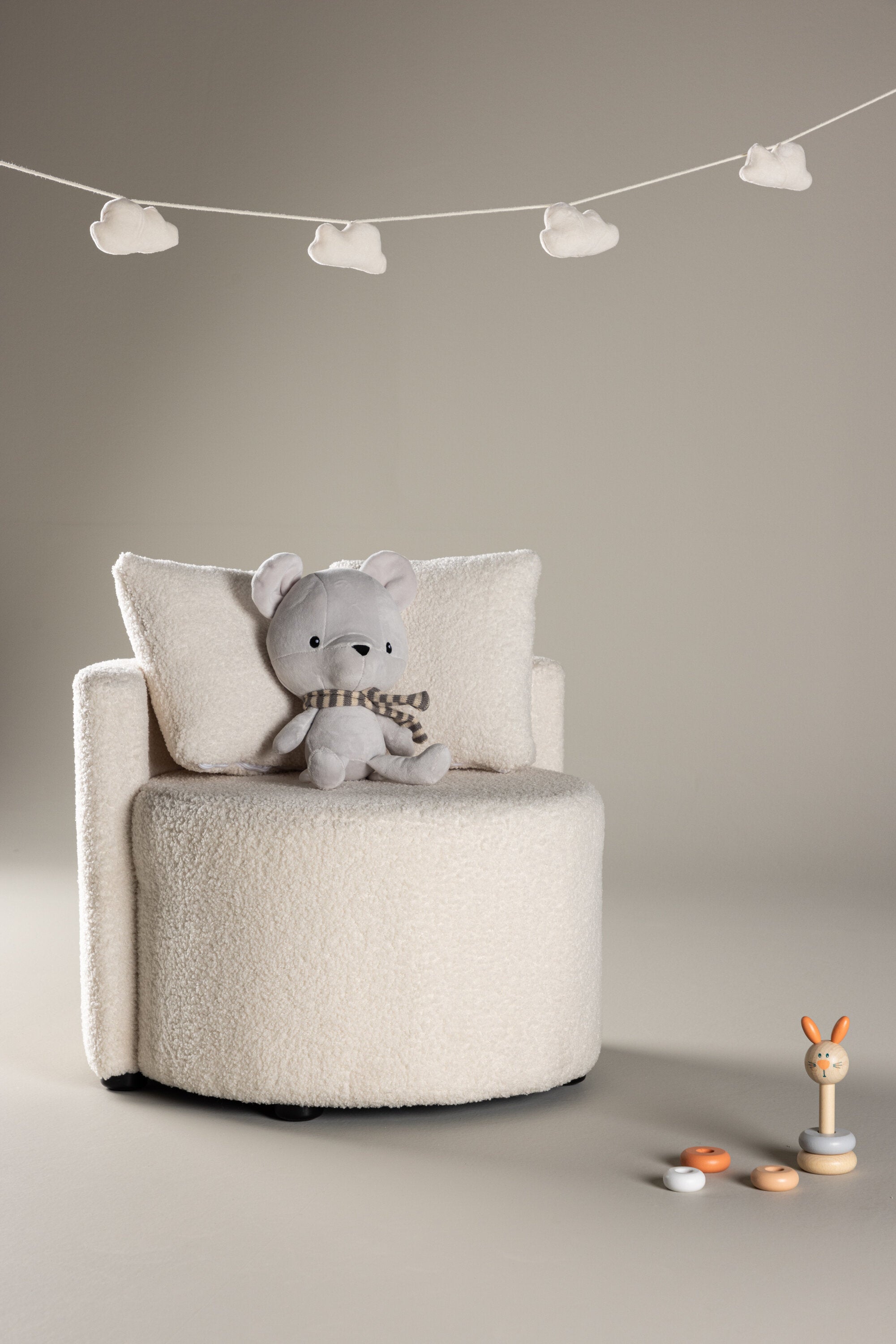 Kelso Kids Sofa in Weiss präsentiert im Onlineshop von KAQTU Design AG. Sofa ist von Venture Home