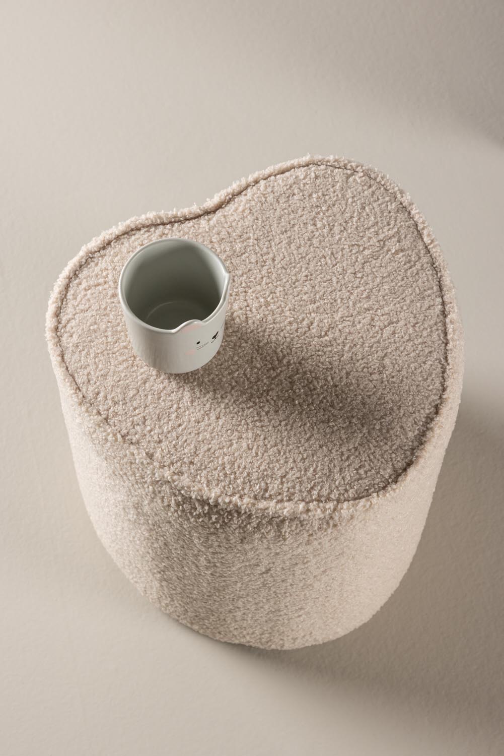 Heart Kinderstuhl in Beige präsentiert im Onlineshop von KAQTU Design AG. Hocker ist von Venture Home