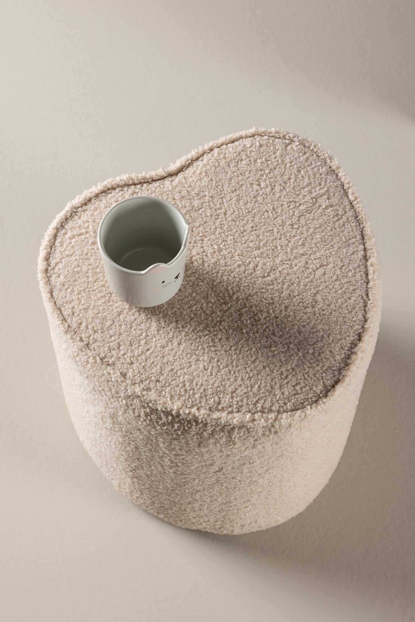 Heart Kinderstuhl: Ergonomisches Design für spielerisches Lernen.