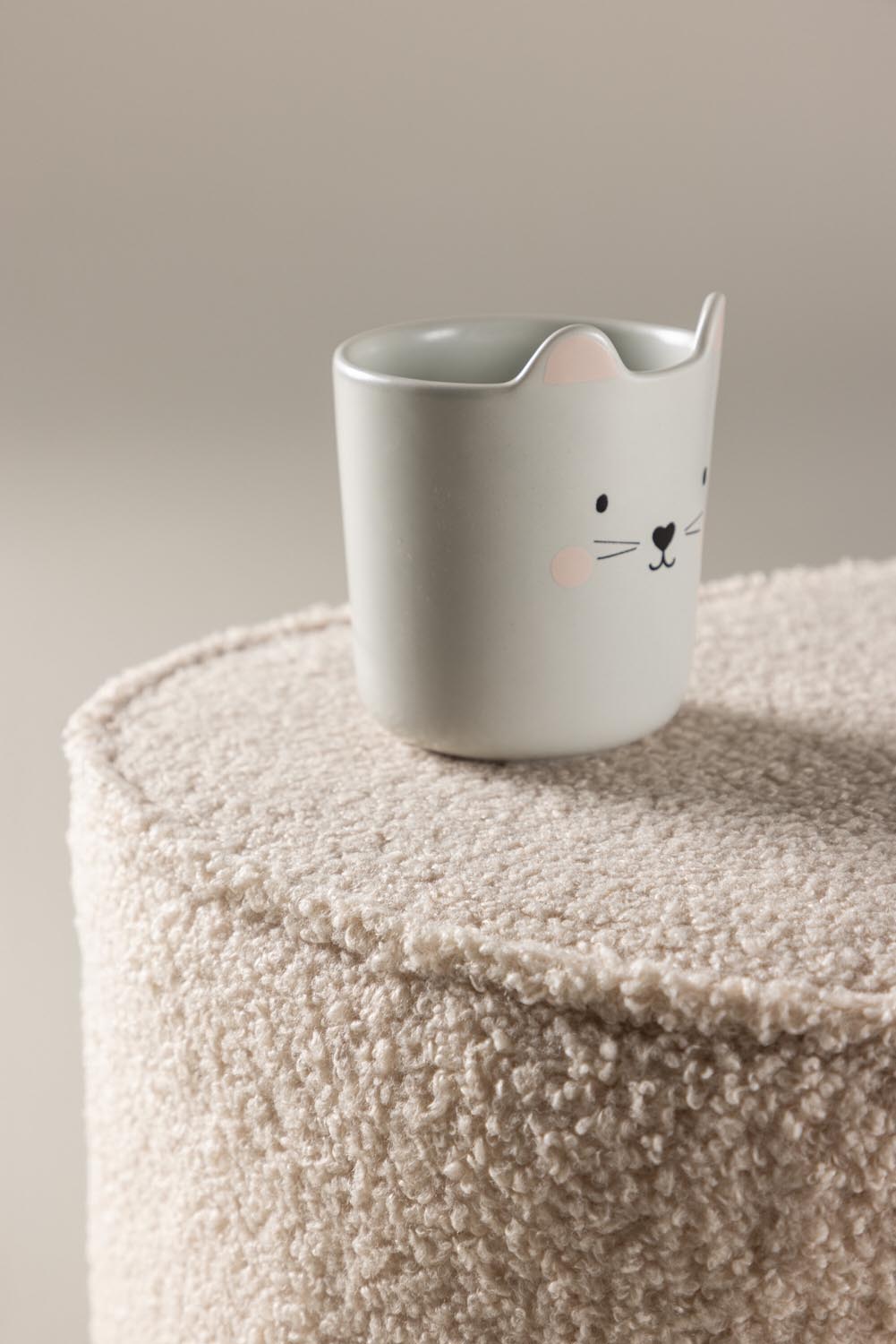 Heart Kinderstuhl in Beige präsentiert im Onlineshop von KAQTU Design AG. Hocker ist von Venture Home