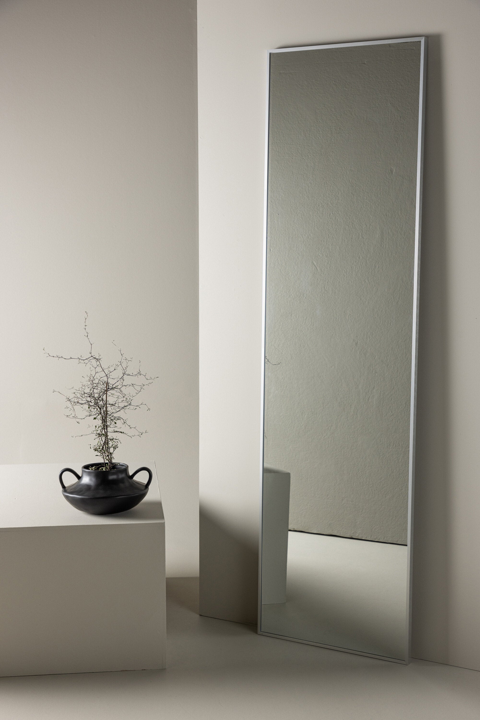 Dalton Spiegel in Silber präsentiert im Onlineshop von KAQTU Design AG. Spiegel ist von Venture Home