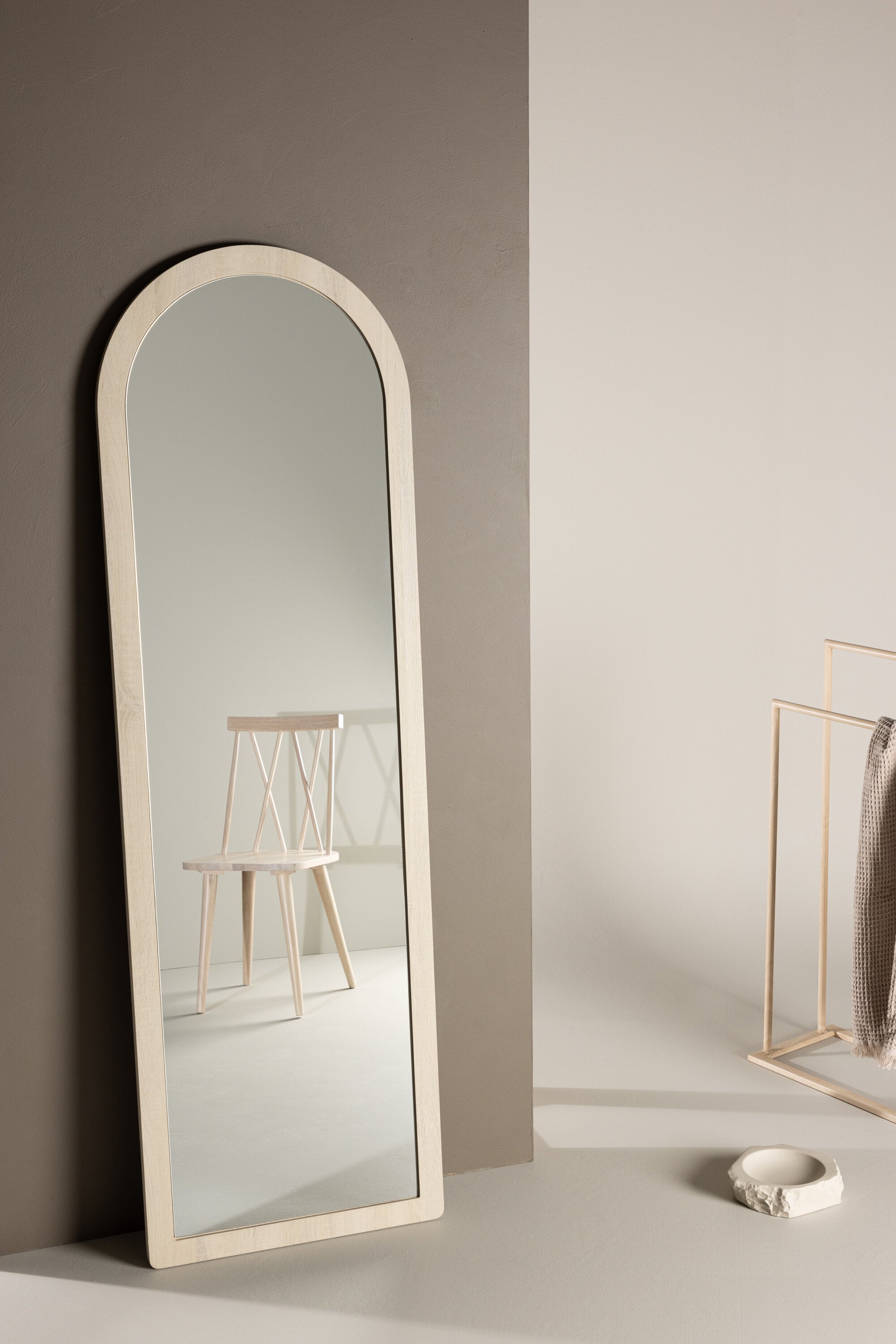 Memphis Spiegel in Tünchen präsentiert im Onlineshop von KAQTU Design AG. Spiegel ist von Venture Home