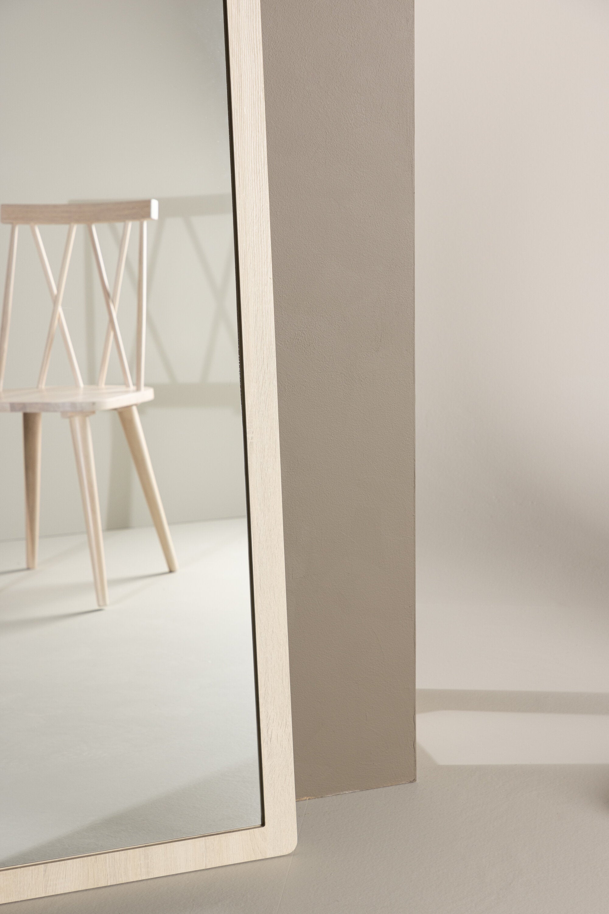 Memphis Spiegel in Tünchen präsentiert im Onlineshop von KAQTU Design AG. Spiegel ist von Venture Home