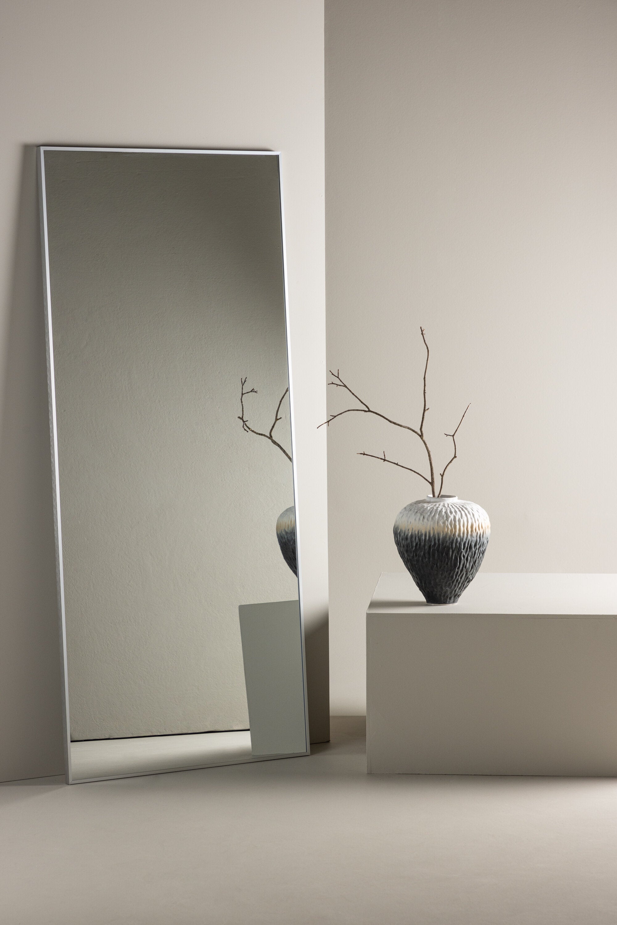 Orlando Spiegel in Silber präsentiert im Onlineshop von KAQTU Design AG. Spiegel ist von Venture Home