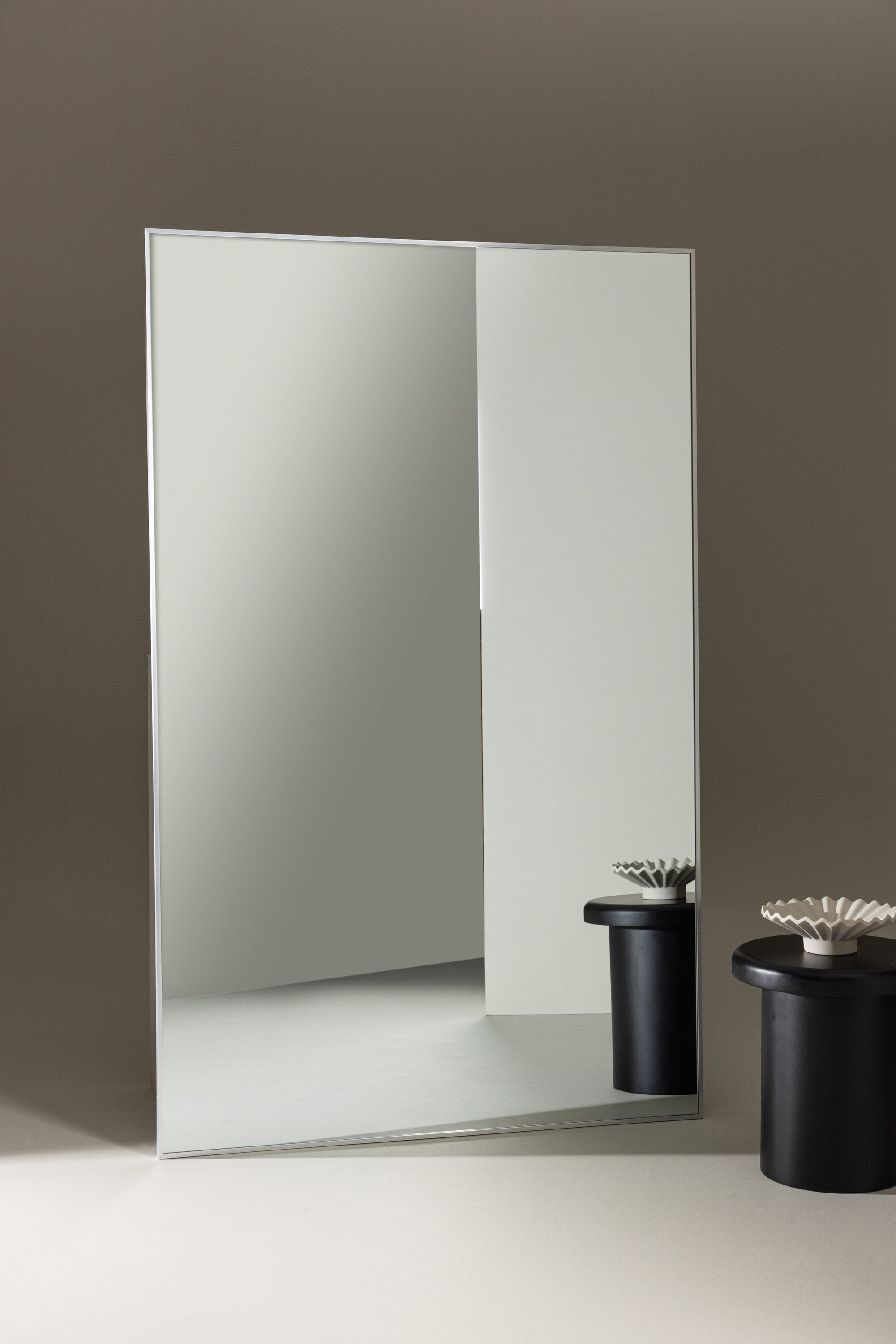 Orlando Spiegel in Silber präsentiert im Onlineshop von KAQTU Design AG. Spiegel ist von Venture Home