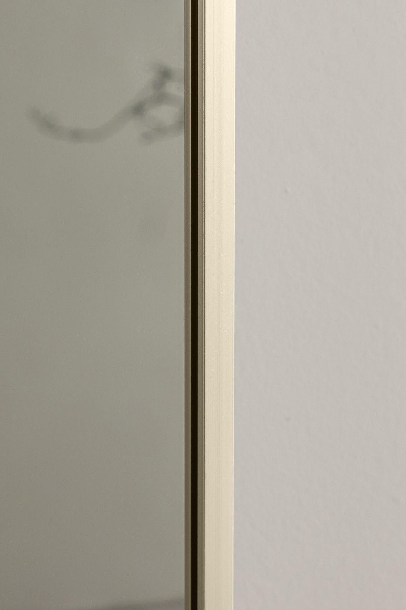 Moderner Wandspiegel Orlando Large von Venture Home, ideal für stilvolle Wohnräume, mit elegantem und vielseitigem Design.