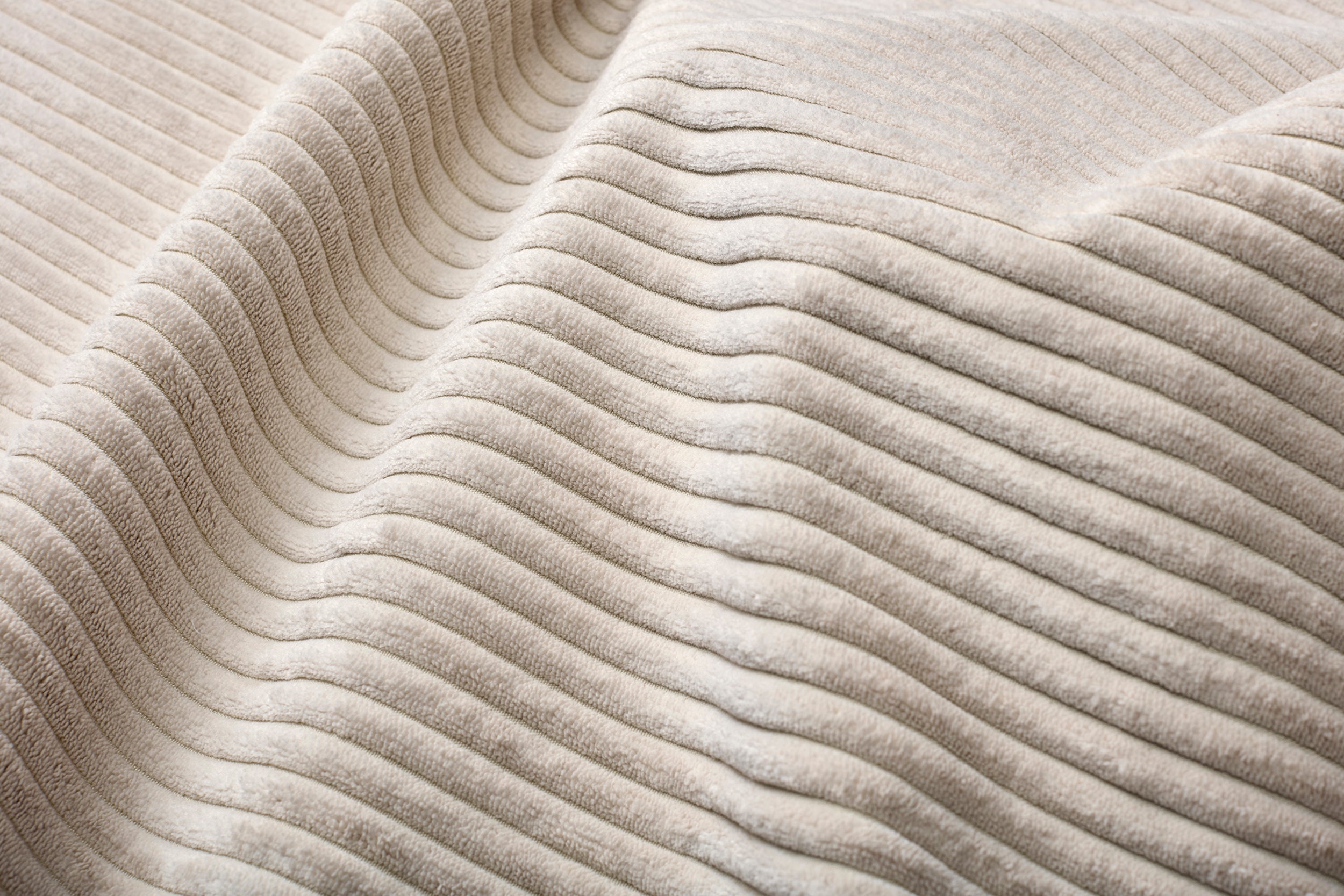 CozyPad Schlafsofa in 594 Corduroy Ivory präsentiert im Onlineshop von KAQTU Design AG. Bettsofa ist von Innovation Living