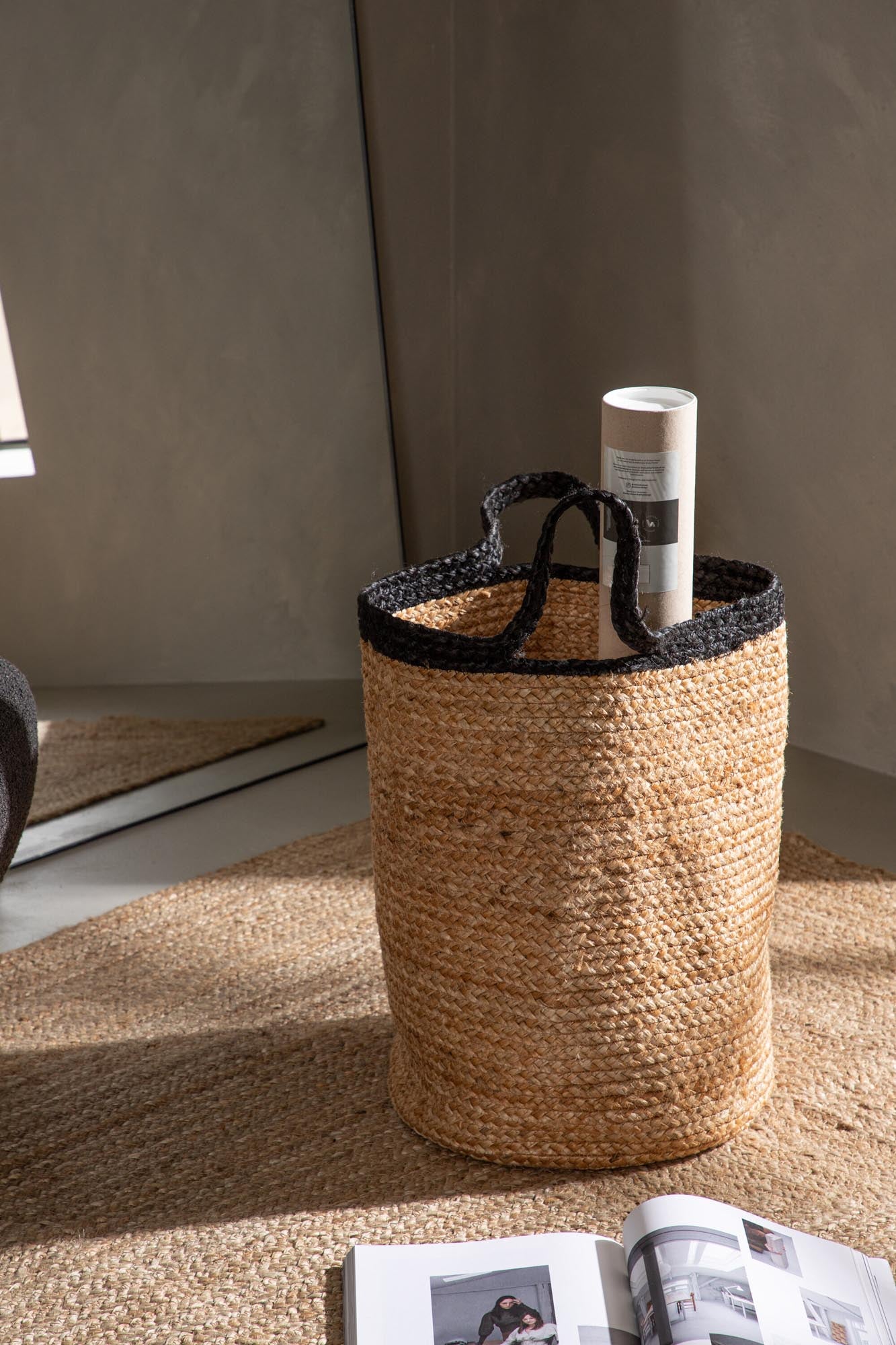 Stilvoller Pune Korb aus hochwertiger Jute, perfekt für nachhaltige Aufbewahrung. Mit praktischen Griffen und modernem Look für jedes Zimmer.