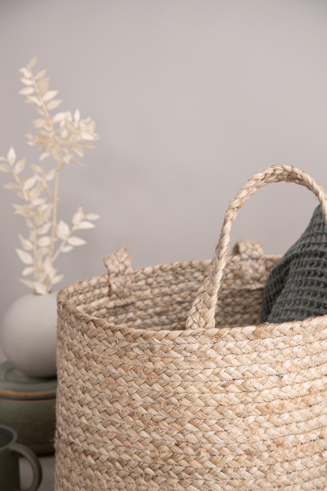 Bhopal Korb in Weiss präsentiert im Onlineshop von KAQTU Design AG. Aufbewahrungskorb ist von Venture Home