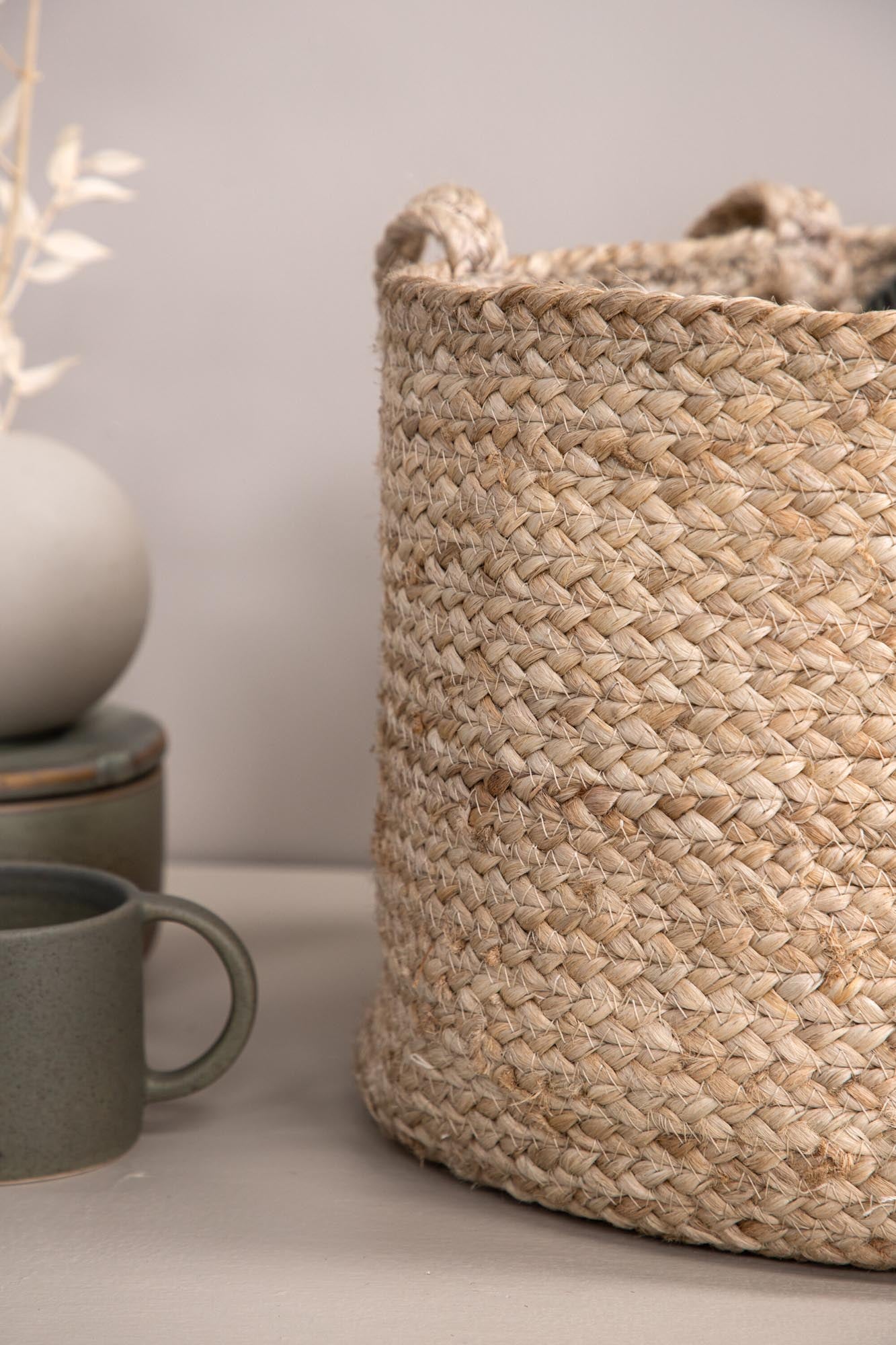 Bhopal Korb in Weiss präsentiert im Onlineshop von KAQTU Design AG. Aufbewahrungskorb ist von Venture Home