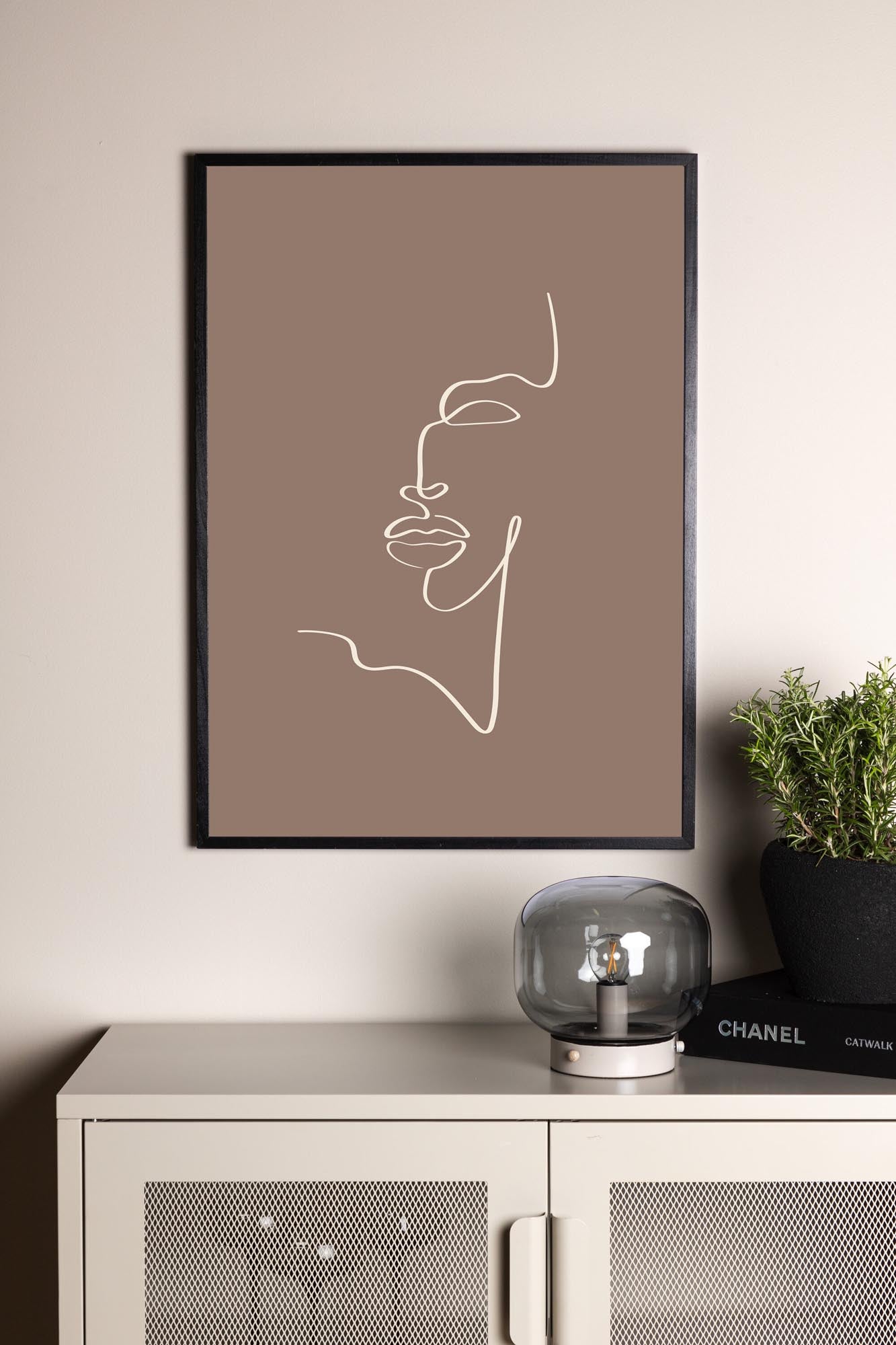 Entdecken Sie die einzigartigen Poster Silhouetten von Venture Home – Kunstwerke, die Eleganz und Harmonie in jeden Raum bringen.