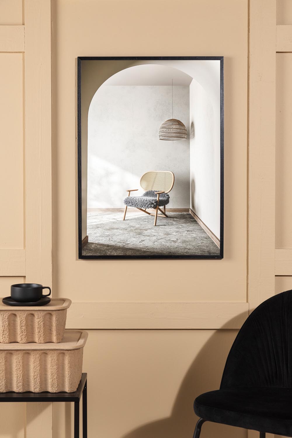 Lounge Stuhl Poster in Beige präsentiert im Onlineshop von KAQTU Design AG. Bild ist von Venture Home