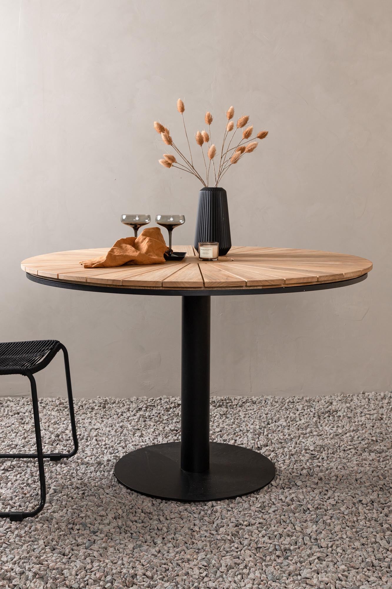 Croft Gartentisch in Schwarz/ Natur präsentiert im Onlineshop von KAQTU Design AG. Gartentisch ist von Venture Home