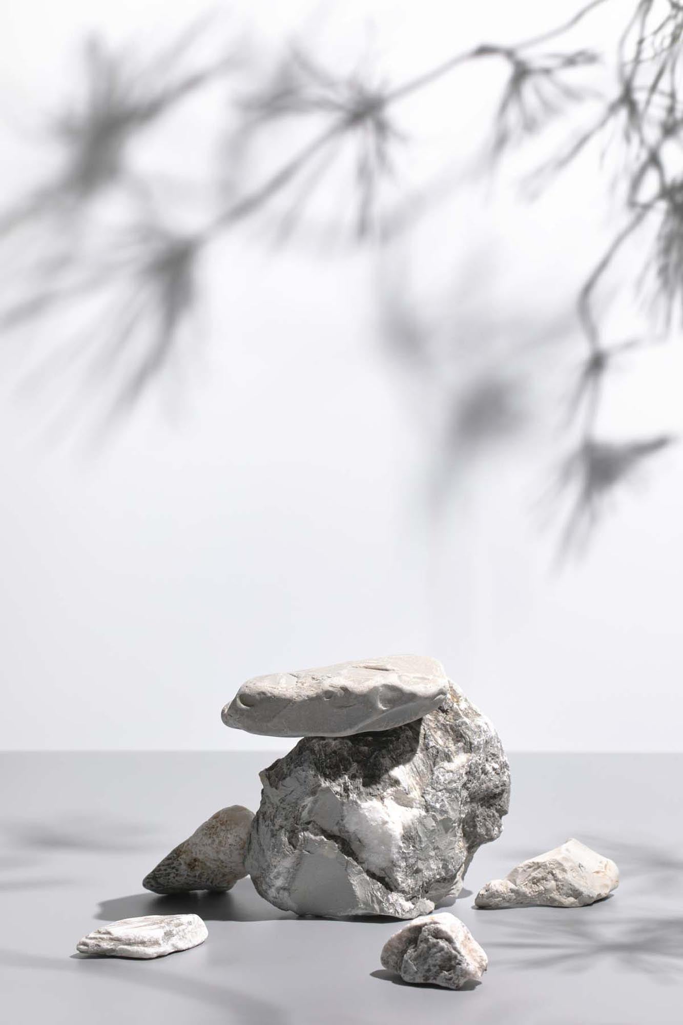Sandstein Poster in Weiss präsentiert im Onlineshop von KAQTU Design AG. Bild ist von Venture Home