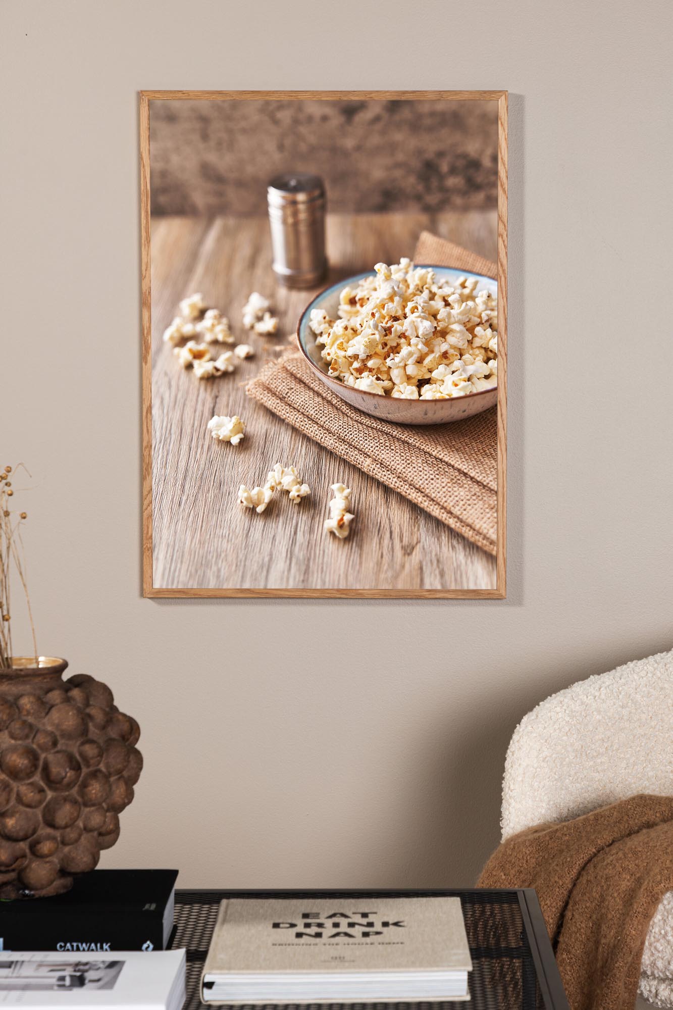 Entdecken Sie das Popcorn Poster von Venture Home: Einladendes Design, harmonische Farben und perfekte Druckqualität für gemütliche Räume.