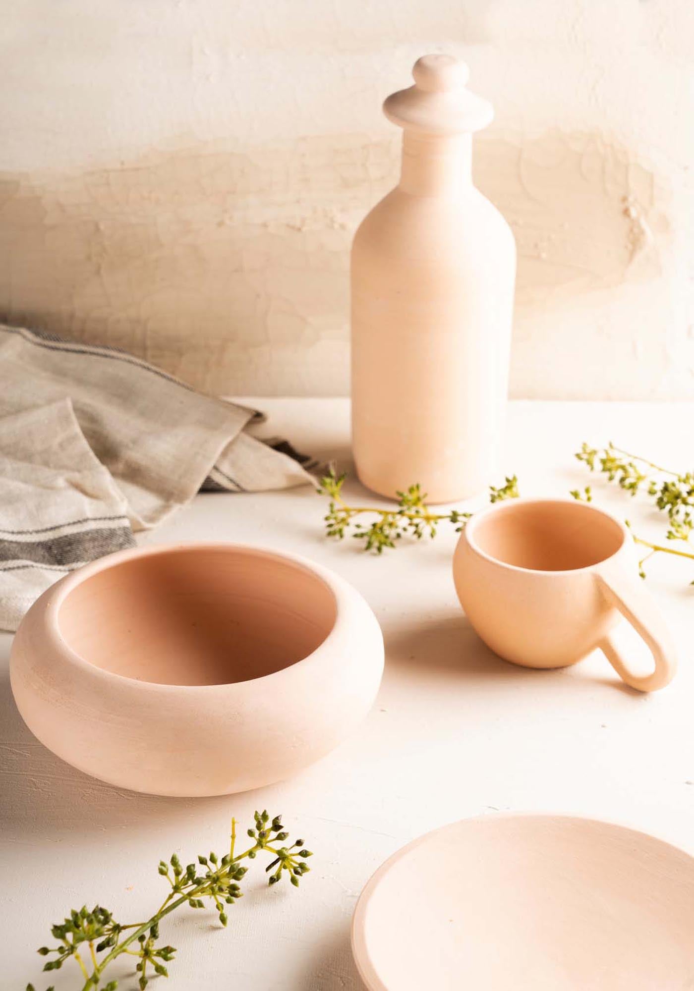Ceramics Poster in Beige präsentiert im Onlineshop von KAQTU Design AG. Bild ist von Venture Home