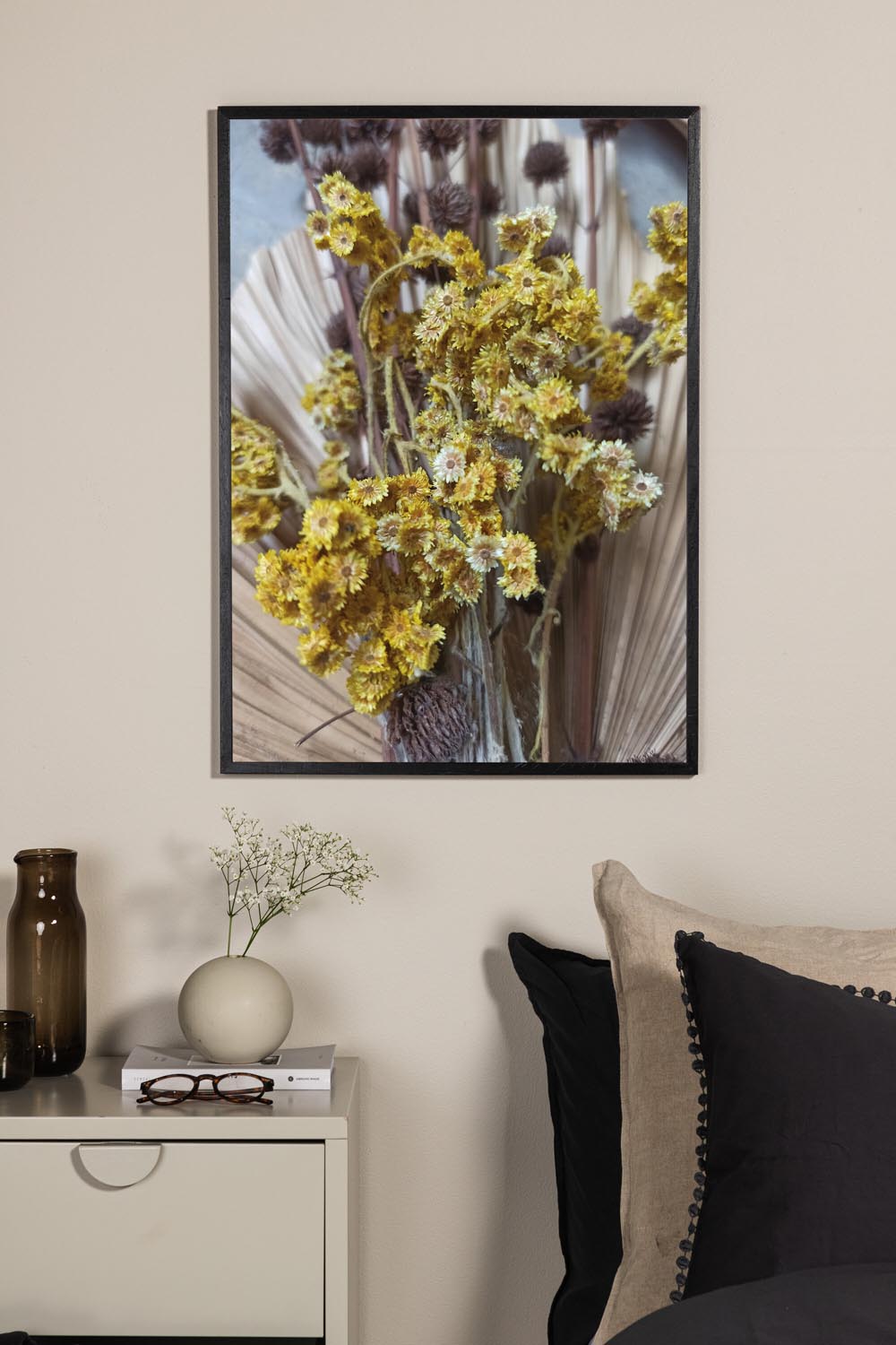Bouquet Poster in Gelb präsentiert im Onlineshop von KAQTU Design AG. Bild ist von Venture Home