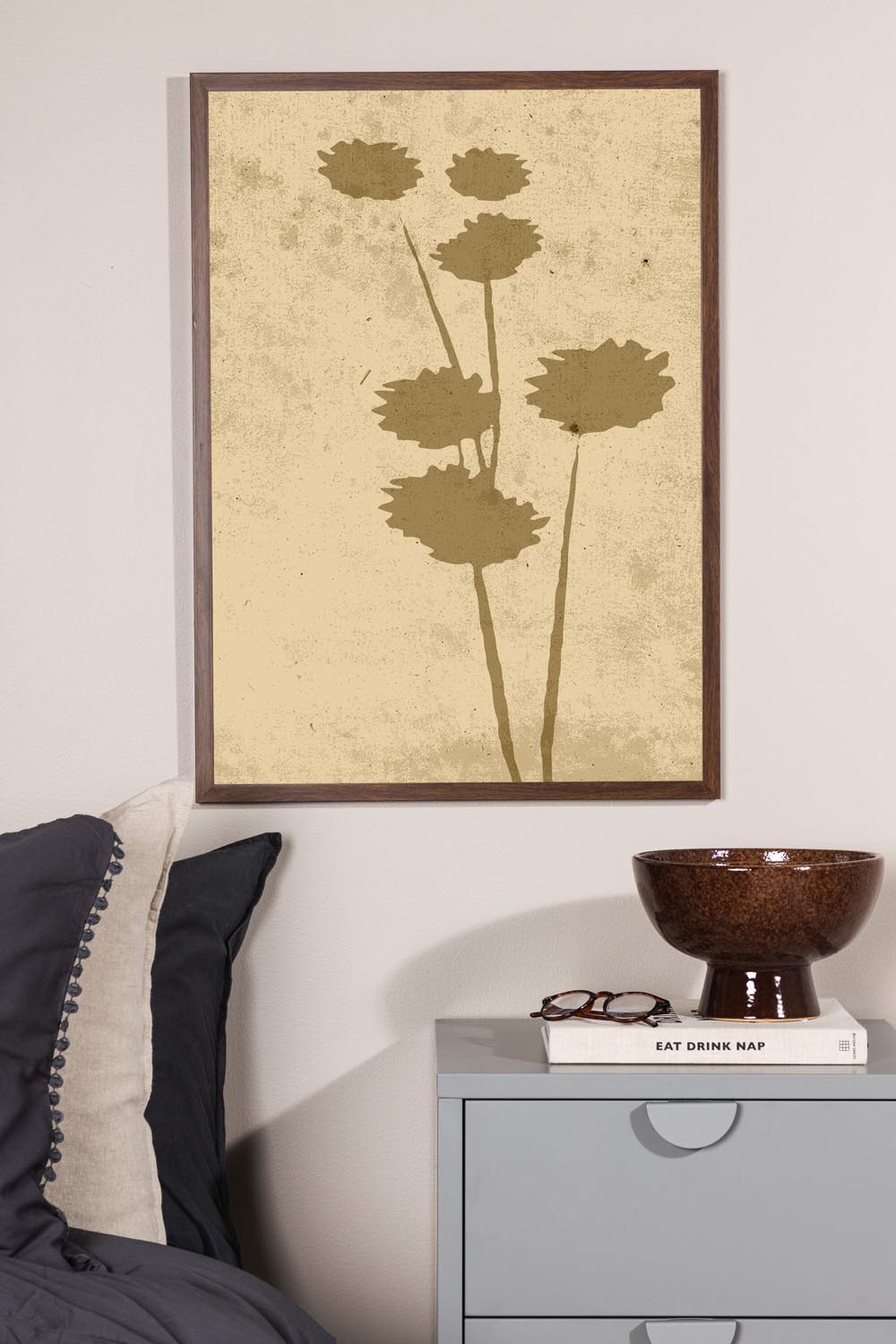 Flower Art Poster in Beige präsentiert im Onlineshop von KAQTU Design AG. Bild ist von Venture Home