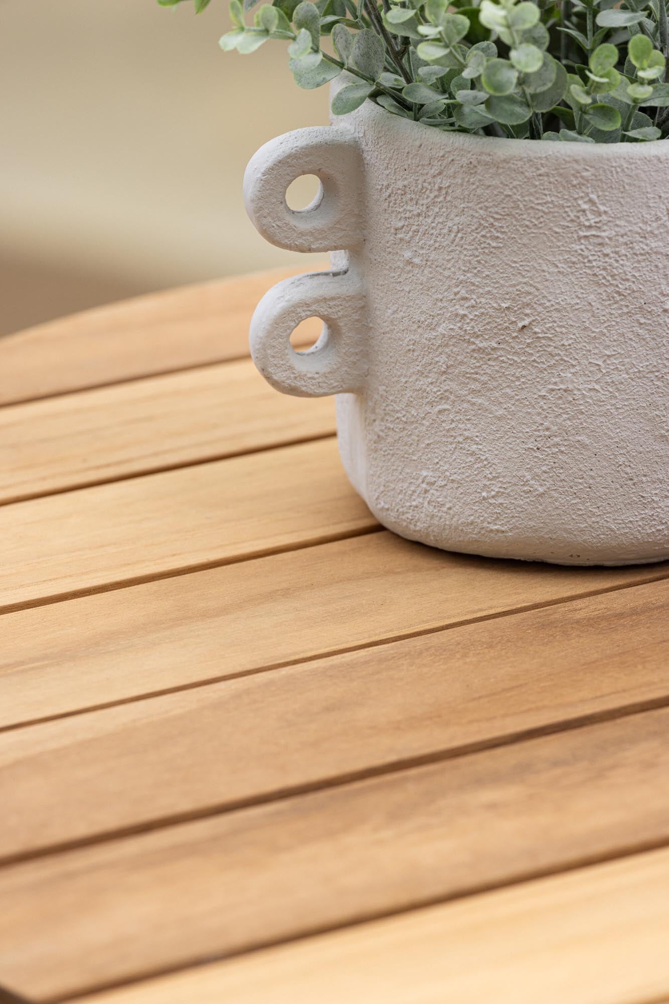 Holmsund Cafe Tisch in Natur präsentiert im Onlineshop von KAQTU Design AG. Beistelltisch Outdoor ist von Venture Home