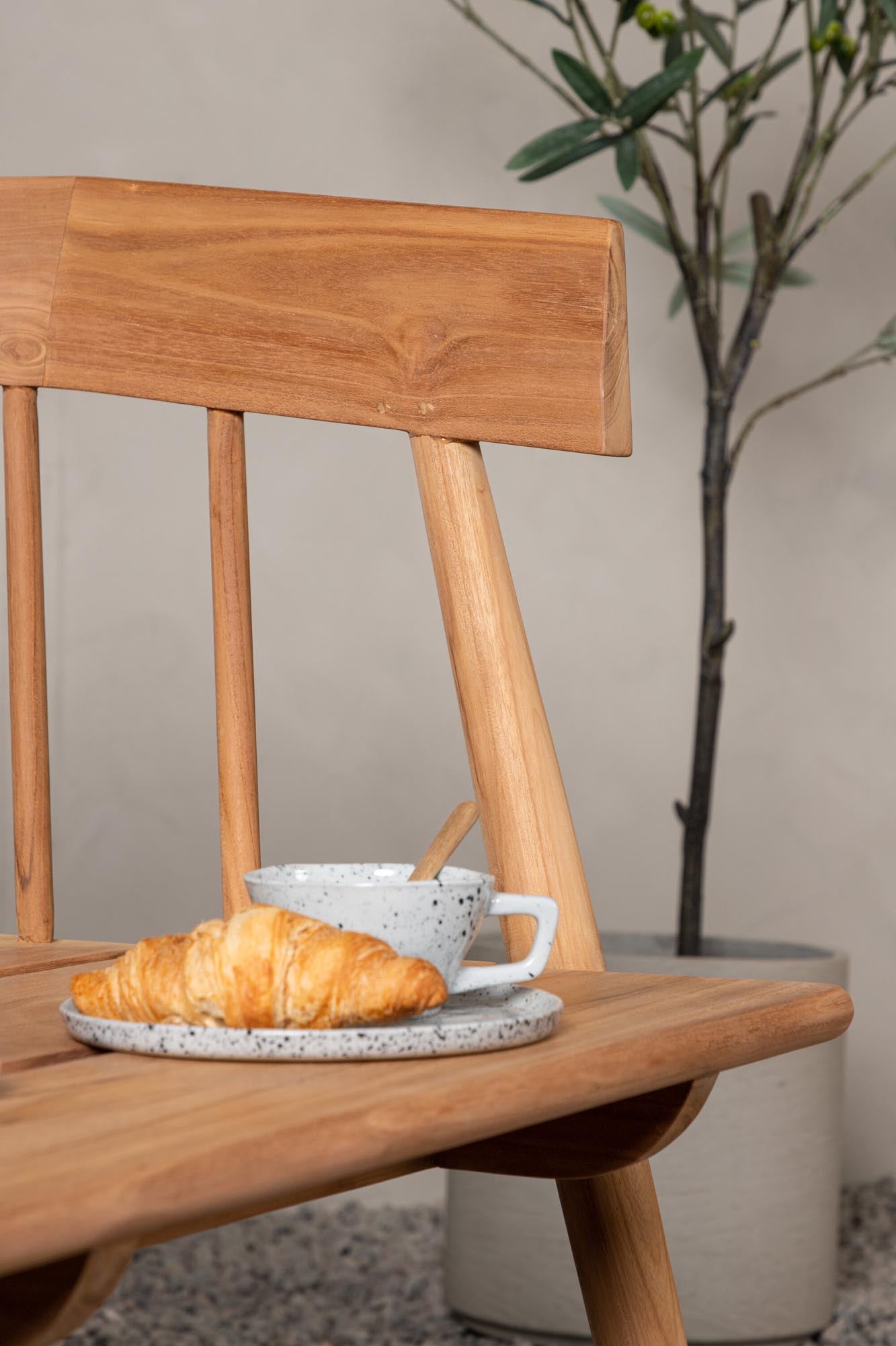 Entdecken Sie die Split Sofabank von Venture Home – ein elegantes Teakholz-Möbel für Ihren Aussenbereich, das Komfort und Stil vereint.