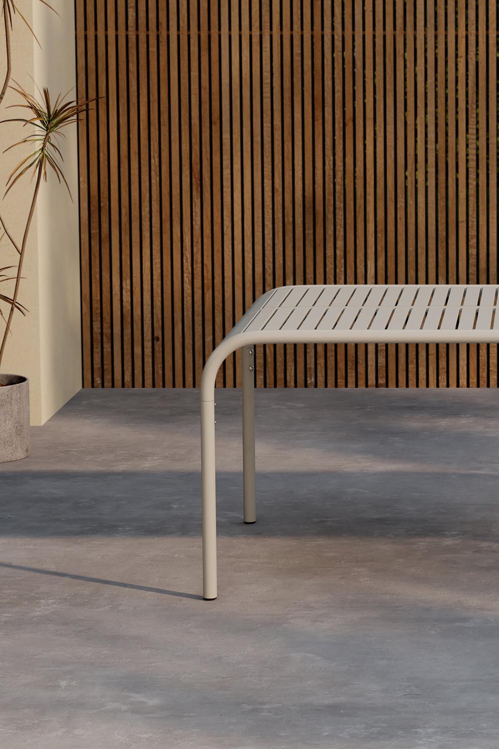 Rechteckiger Gartentisch Borneo in Beige präsentiert im Onlineshop von KAQTU Design AG. Gartentisch ist von Venture Home