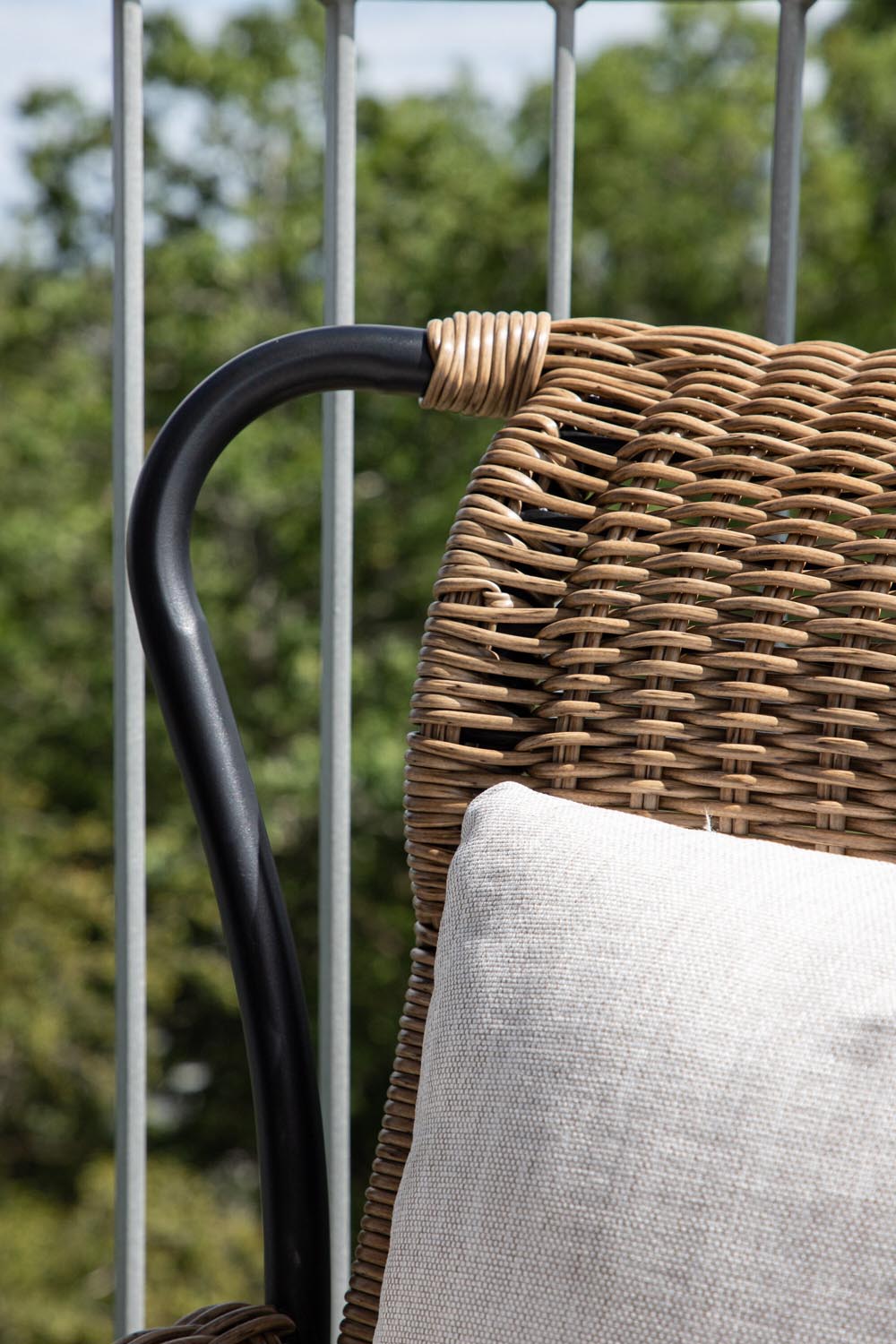 Loreto Lounge Stuhl in Schwarz präsentiert im Onlineshop von KAQTU Design AG. Outdoor-Sessel ist von Venture Home