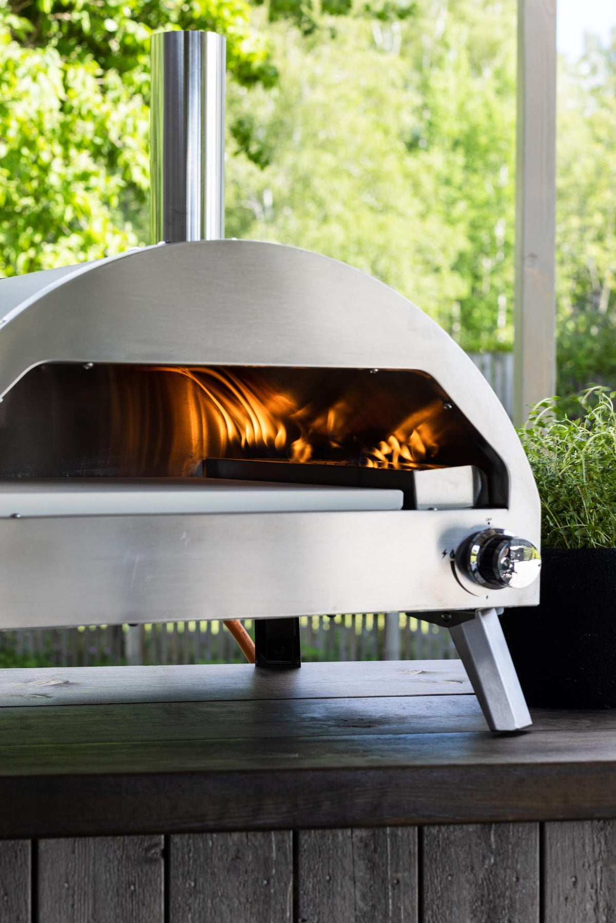 Kerang Pizzaofen in Silber präsentiert im Onlineshop von KAQTU Design AG. Pizza ist von Venture Home