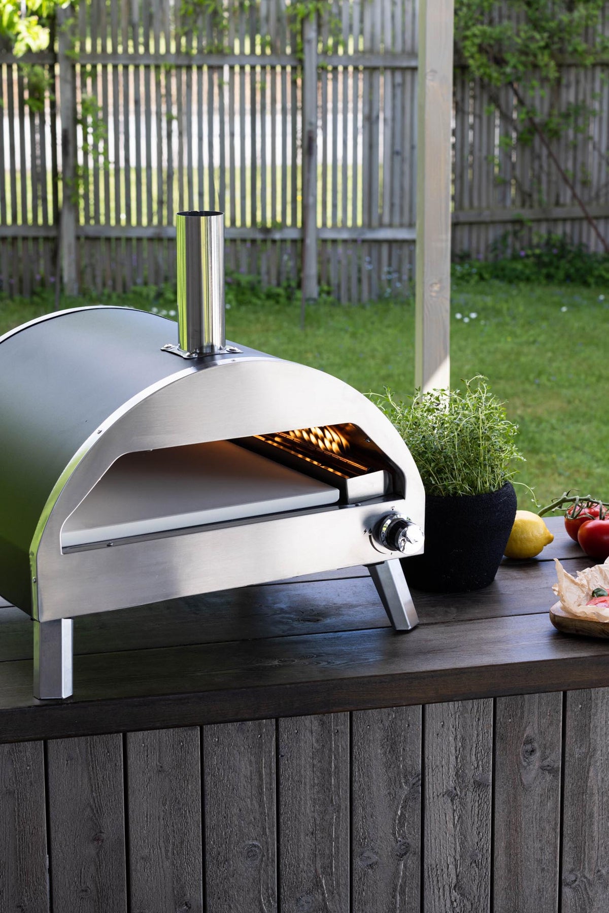 Kerang Pizzaofen in Silber präsentiert im Onlineshop von KAQTU Design AG. Pizza ist von Venture Home