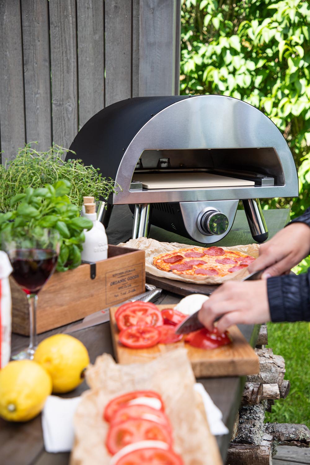 Sentosa Pizzaugn in Schwarz präsentiert im Onlineshop von KAQTU Design AG. Pizza ist von Venture Home