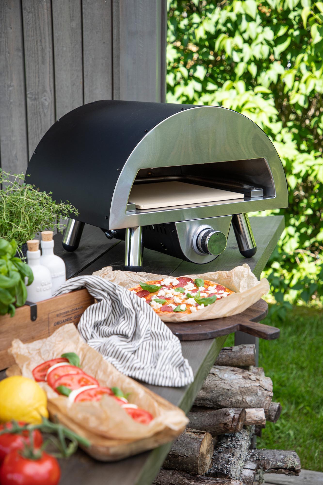 Geniessen Sie authentische Pizza mit dem Sentosa Outdoor-Ofen.