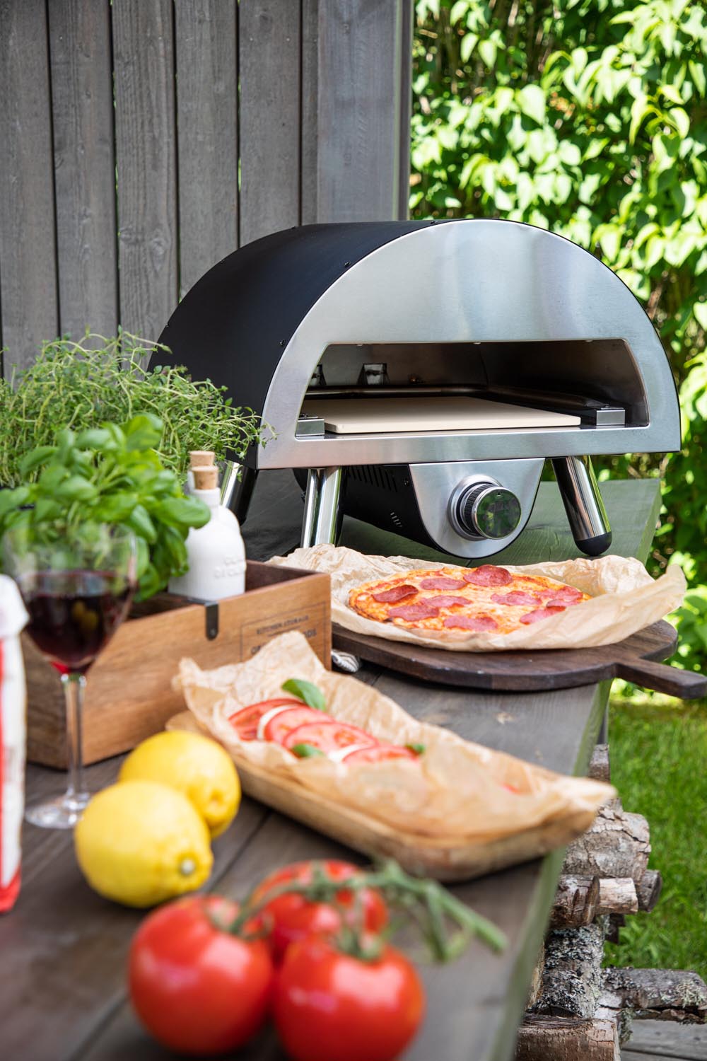 Sentosa Pizzaugn in Schwarz präsentiert im Onlineshop von KAQTU Design AG. Pizza ist von Venture Home