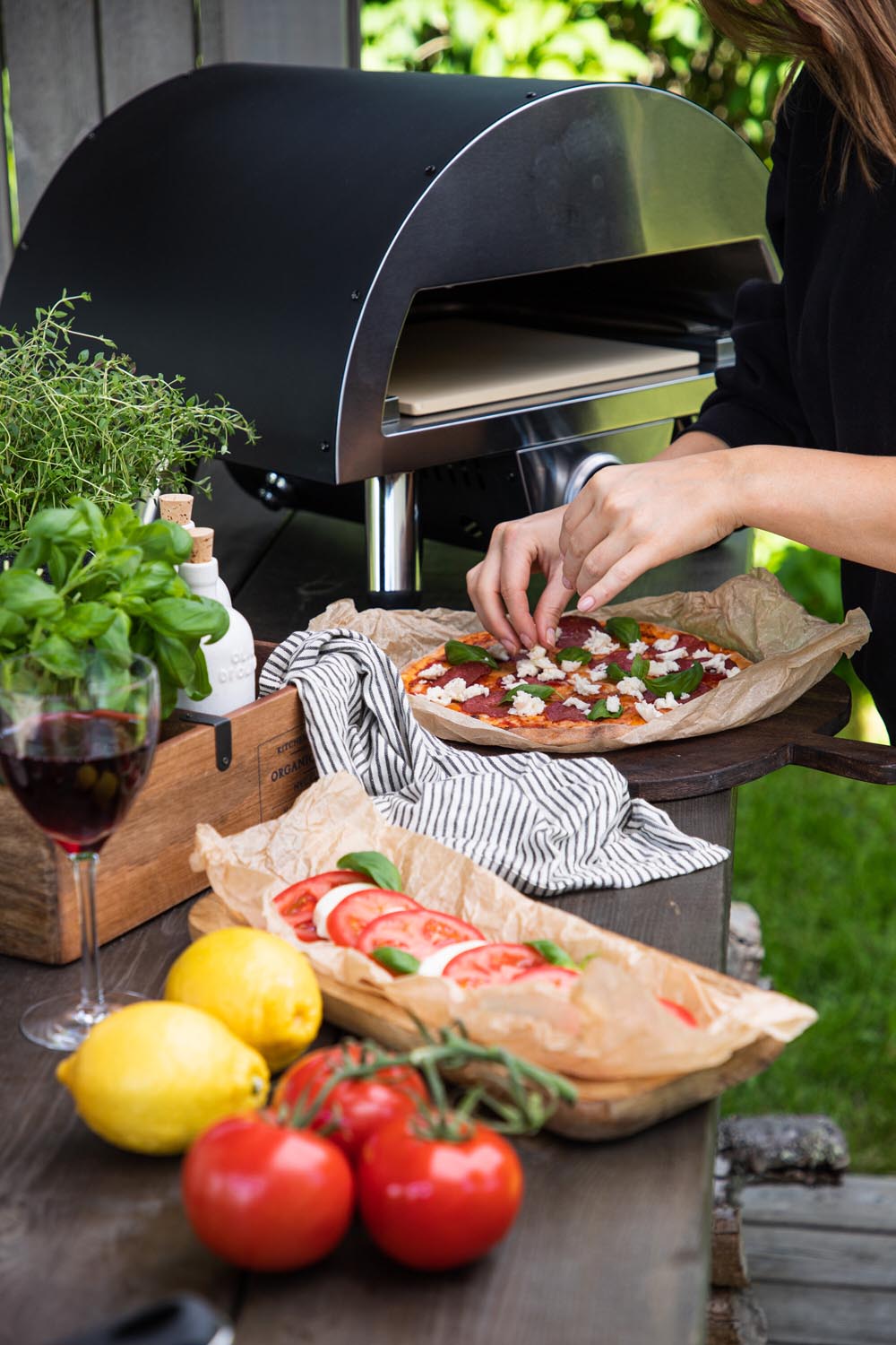 Sentosa Pizzaugn in Schwarz präsentiert im Onlineshop von KAQTU Design AG. Pizza ist von Venture Home