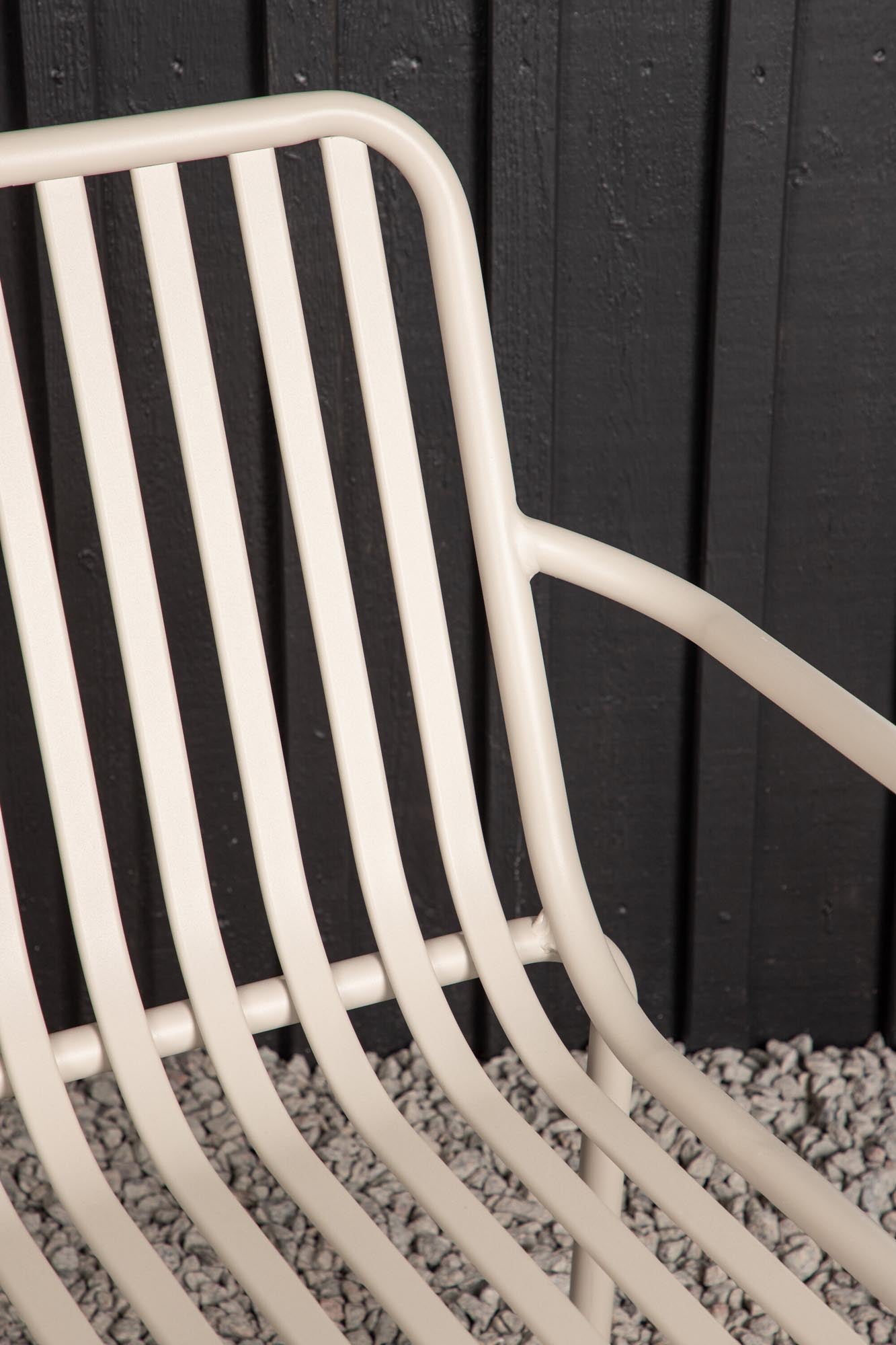 Der Peking Gartenstuhl von Venture Home kombiniert modernes Design mit Komfort, ideal für stilvolle Aussenbereiche.