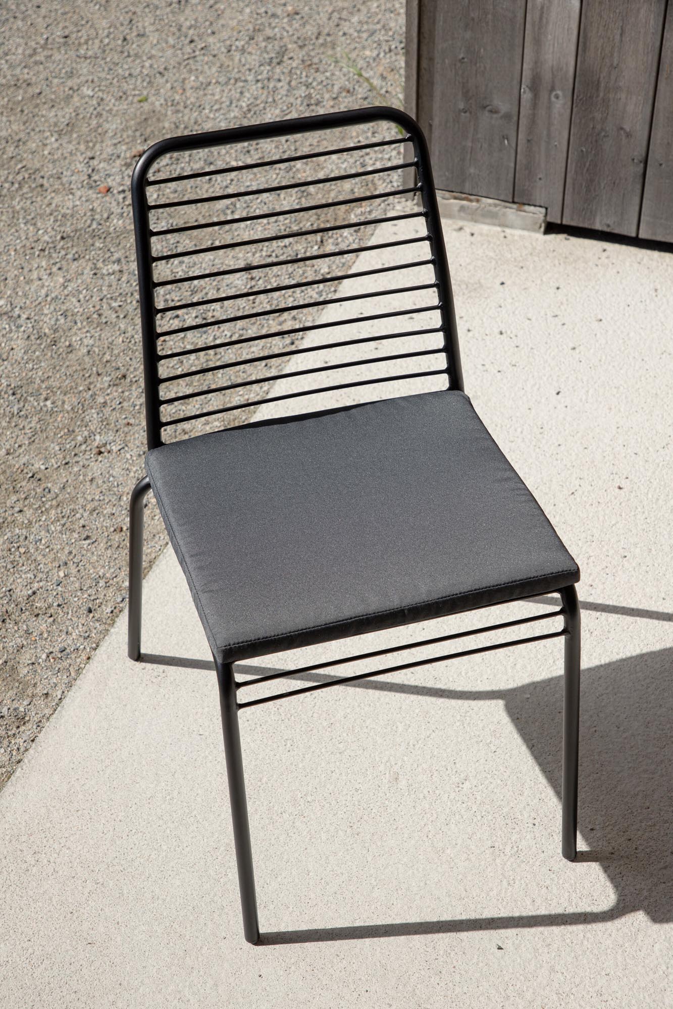 Panjin Gartenstuhl in Schwarz präsentiert im Onlineshop von KAQTU Design AG. Gartenstuhl ist von Venture Home
