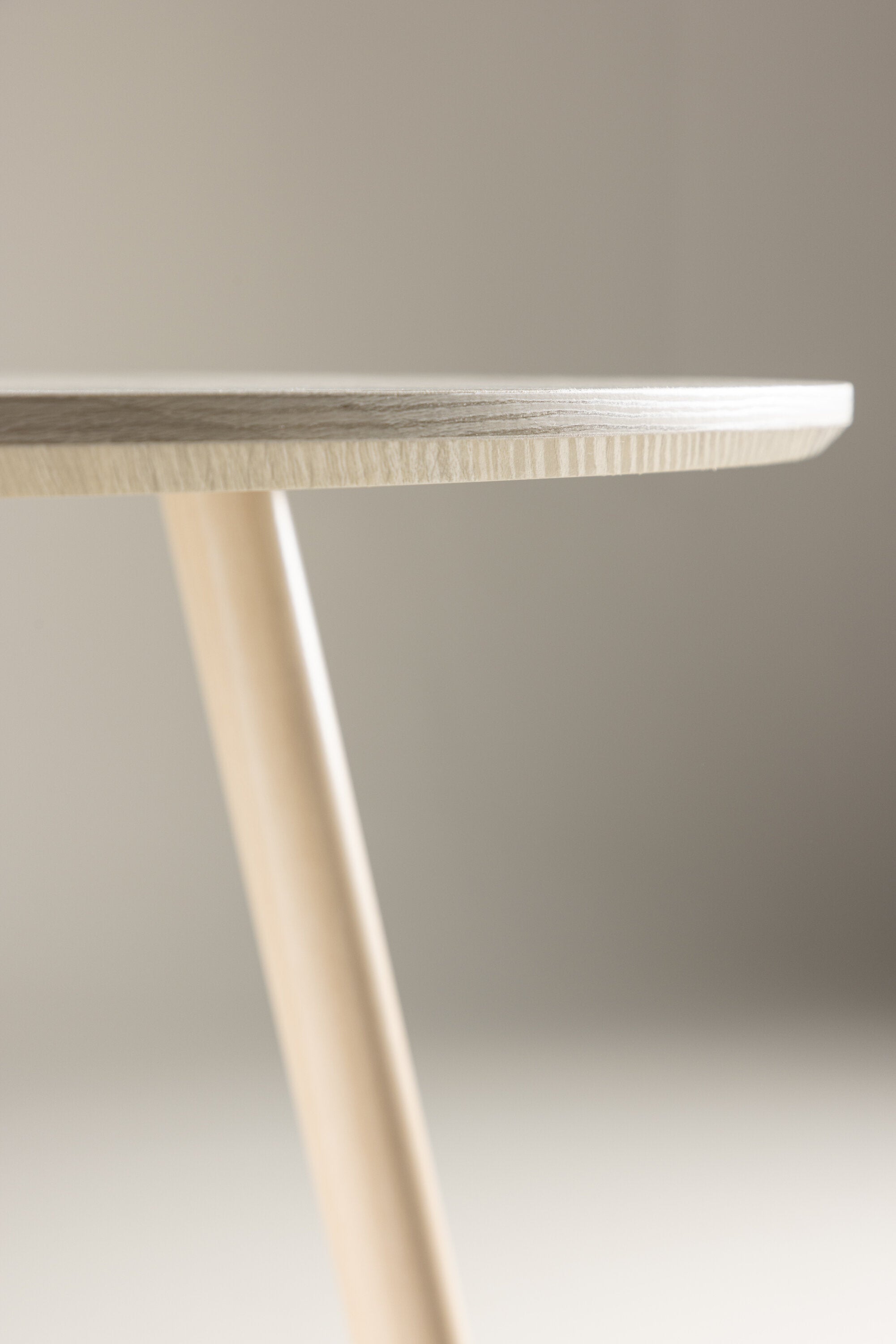 Plaza Tisch in Tünchen präsentiert im Onlineshop von KAQTU Design AG. Esstisch ist von Venture Home
