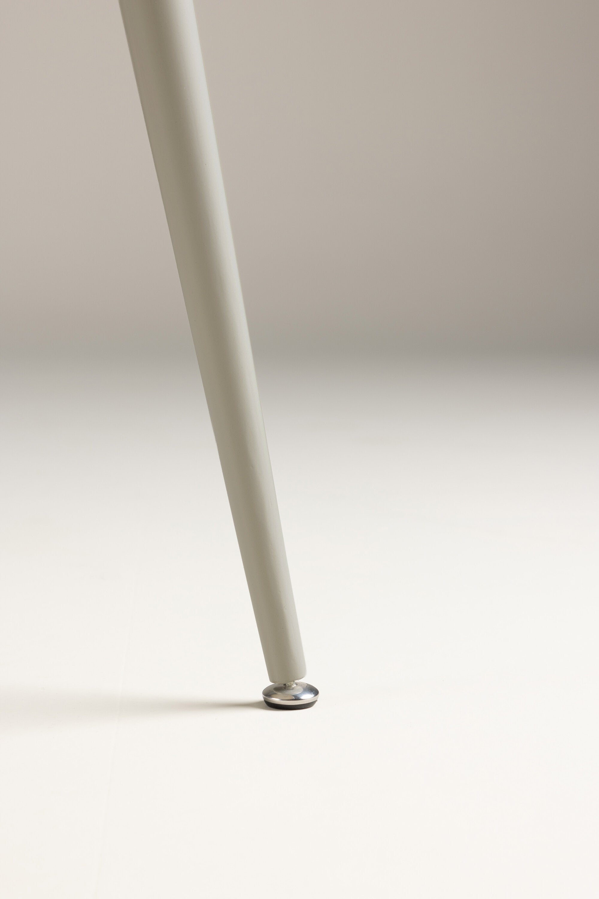 Plaza Tisch in Beige präsentiert im Onlineshop von KAQTU Design AG. Esstisch ist von Venture Home