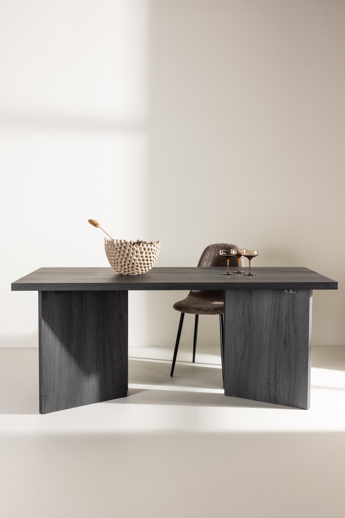 Bassholmen Esstisch: Zeitloses Design trifft auf skandinavische Raffinesse.